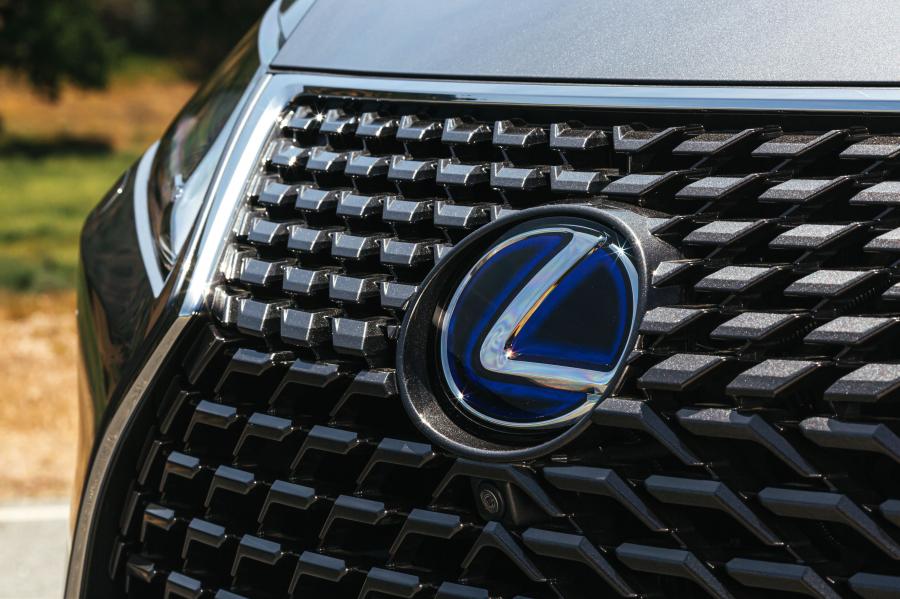 Логотип Lexus RX450hL 2019 года  (NA) (фото 18 из 40)